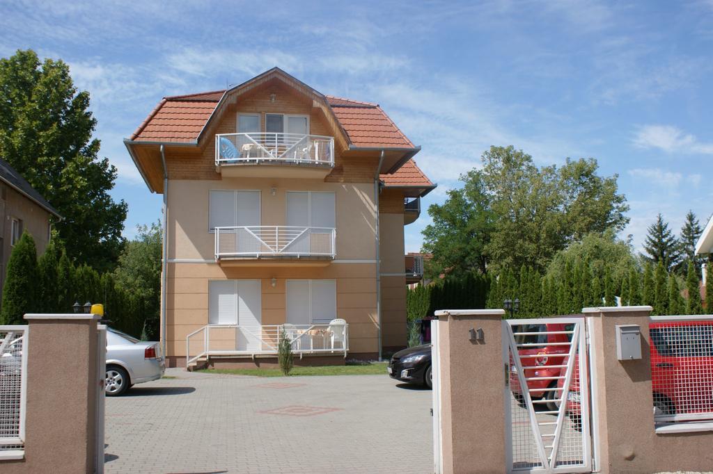 Árnyas Apartmanház Balatonlelle Esterno foto